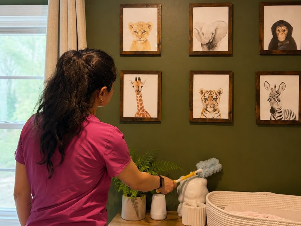 A RosyGloves cleaner dusting the finishing details in a family room